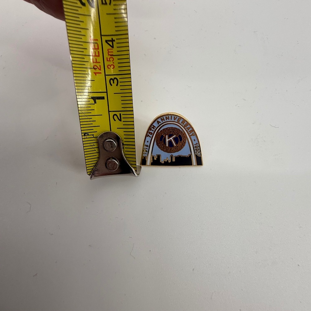 Kiwanis Club 75th Anniversary Pin 1916 1991 Golden‎ Arch Skyline Enamel - Picture 3 of 4